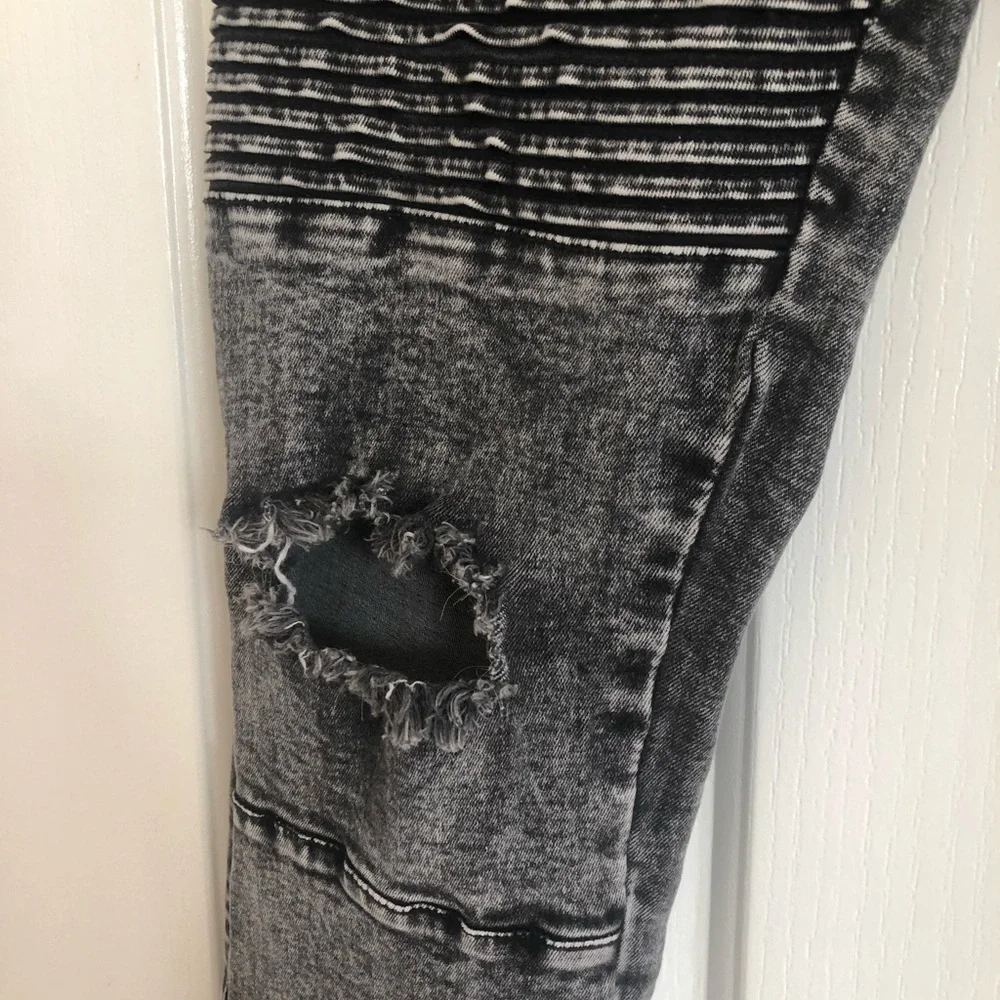 🌿 LUCID 🌿 stonewashed skinny leg distressed jeans size 32 - Picture 3 of 6